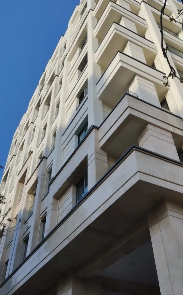 پروژه ساختمانی در تهران با طراحی نما کلاسیک از جنس سنگ تراورتن - گروه سنگ المان