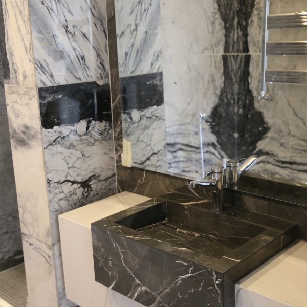 تلفیق سنگ مرمریت لاشتر و اسلب چینی پرشین اسکاتو برای طراحی لوکس و مدرن فضاهای داخلی