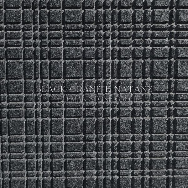 گرانیت مشکی نطنز با فراوری شیاردار و مورب