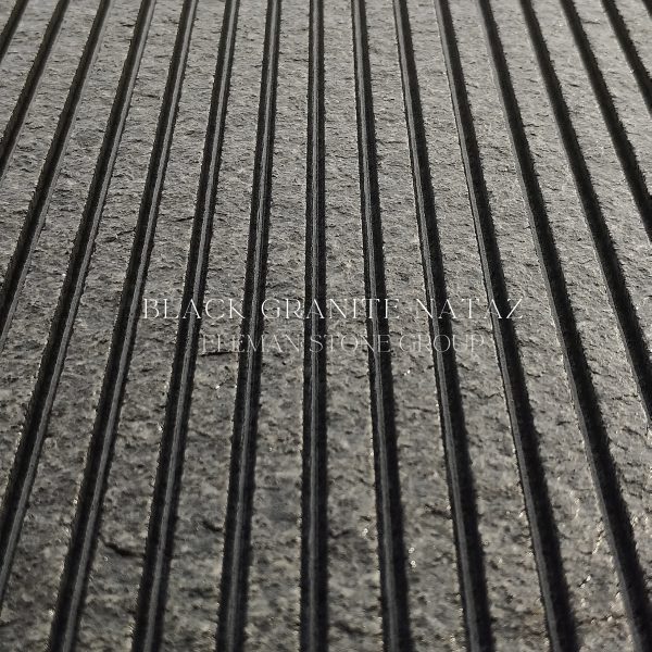 گرانیت مشکی نطنز شیاردار و چرمی شده
