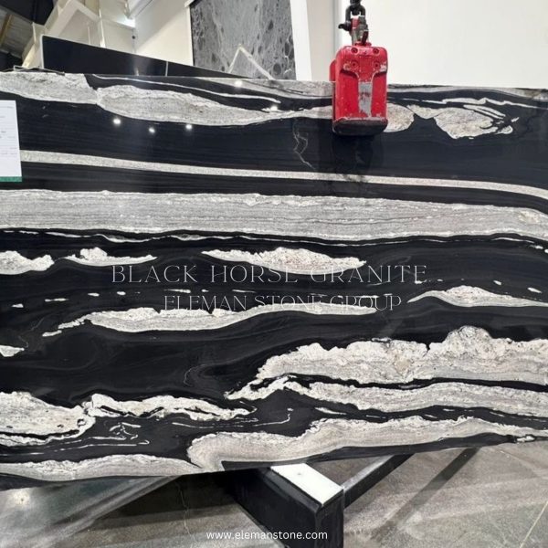 اسلب سنگ گرانیت بلک هورس برزیل با بافت خاص و رنگ مشکی جذاب، مناسب برای فضاهای مدرن