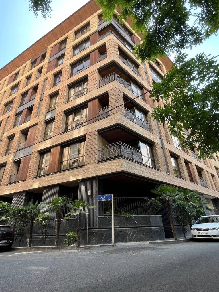 سنگ نما در یک پروژه معماری در شهر تهران