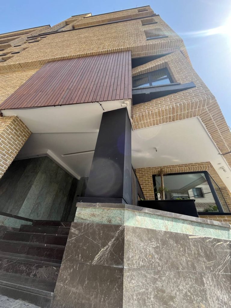 طراحی نمای بیرونی ساختمان سنگ گرانیت سبز و مرمریت لاشتر