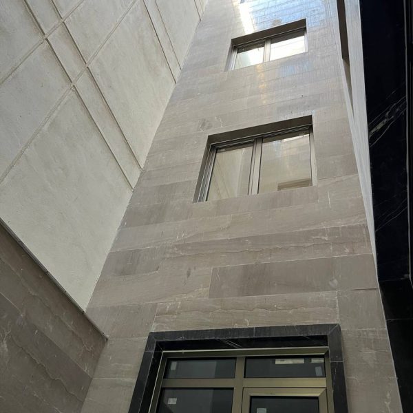 نمایی با پوشش سنگ مرمریت سمفونی با رنگ قهوه