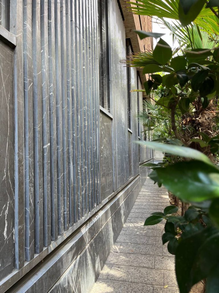 سنگ مرمریت لاشتر در طراحی نمای یک پروژه معماری - گروه سنگ المان