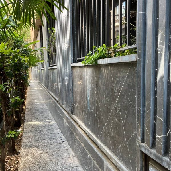 ترکیب سنگ مرمریت لاشتر با رنگ مشکی و گرانیت نطنز