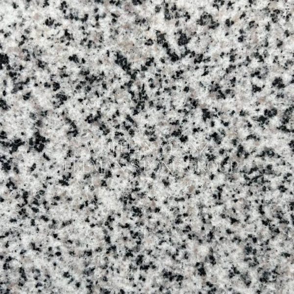 سنگ گرانیت نطنز سفید با طرحی طبیعی، مناسب برای معماری مدرن و کلاسیک