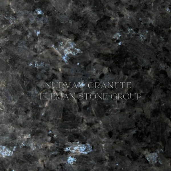 سنگ گرانیت نروژ با زمینه ای تیره و مشکی رنگ و با بلورهای منحصربفرد آّی رنگ خودش معروف است.