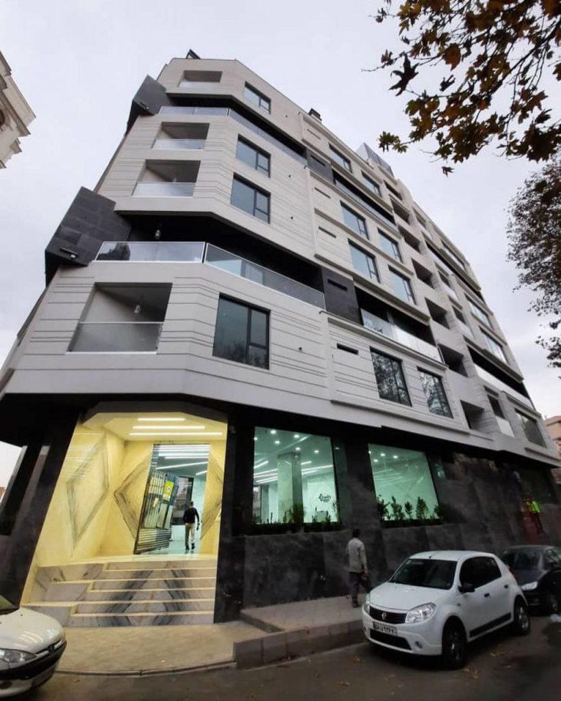 نمایی زیبا و لوکس از ساختمانی درتهران با انواع سنگ مرمریت و کریستال -گروه سنگ المان