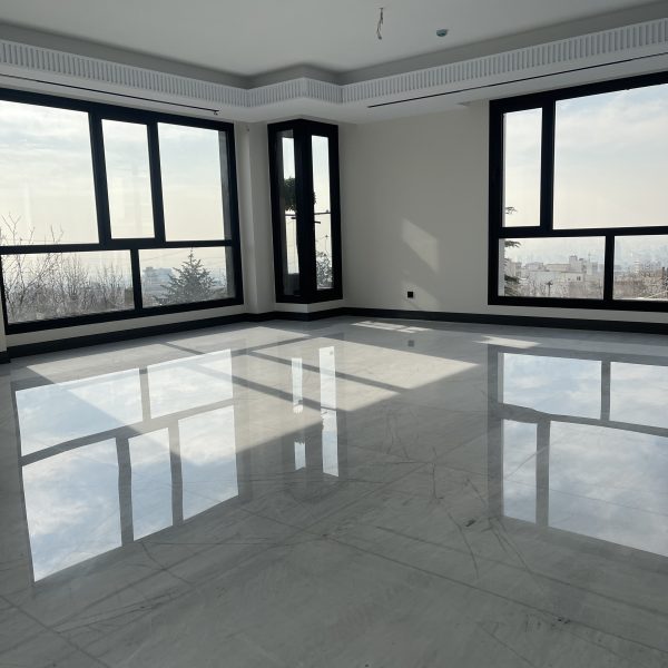 کف پوش سنگی یک واحد لوکس در تهران با سنگ اسلب کریستال نیریز سفید