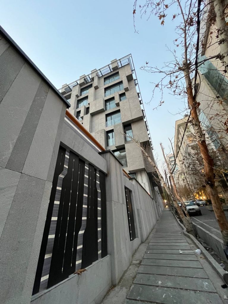 نمایی خاص با سنگ کریستال لایبید شیار خورده